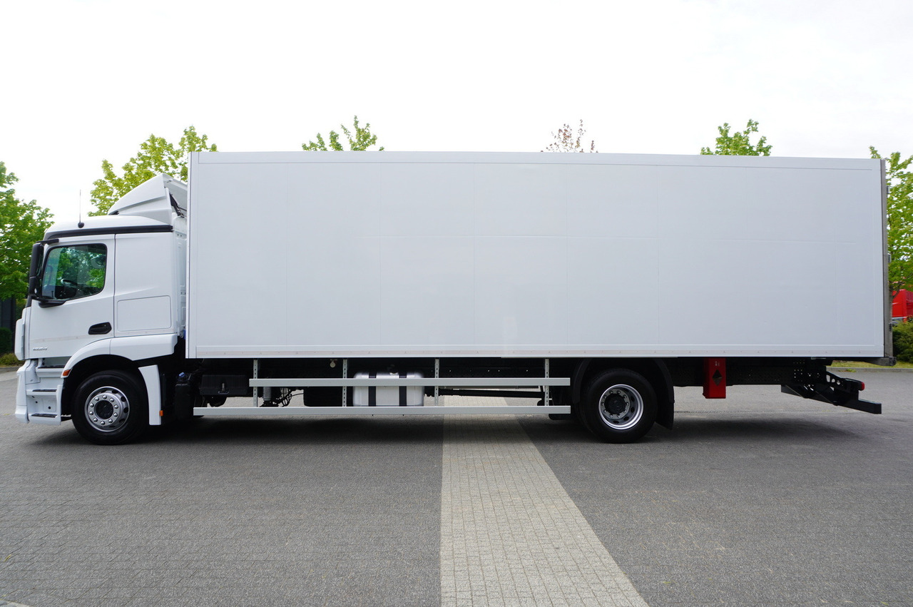 MERCEDES-BENZ Actros 1824 / Refrigerator 22 EPAL / Carrier Supra 850 / Sleeping cabin - Hűtős teherautó: 2 kép. MERCEDES-BENZ Actros 1824 / Refrigerator 22 EPAL / Carrier Supra 850 / Sleeping cabin - Hűtős teherautó: 2 kép.