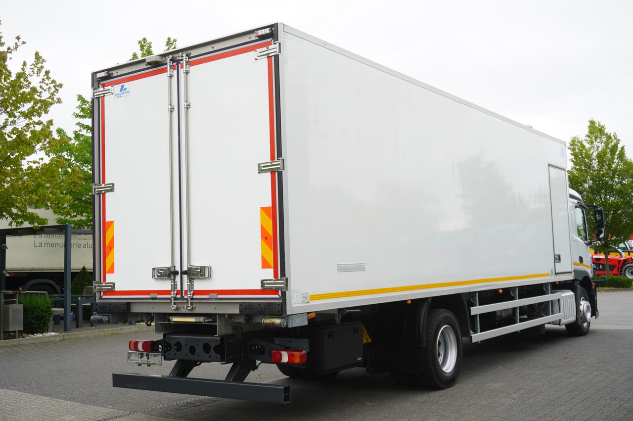 MERCEDES-BENZ Actros 1824 / Refrigerator 22 EPAL / Carrier Supra 950 / Sleeping cabin - Hűtős teherautó: 5 kép. MERCEDES-BENZ Actros 1824 / Refrigerator 22 EPAL / Carrier Supra 950 / Sleeping cabin - Hűtős teherautó: 5 kép.