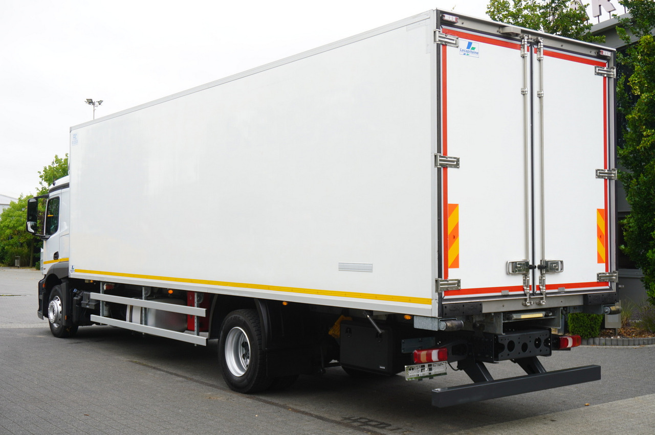MERCEDES-BENZ Actros 1824 / Refrigerator 22 EPAL / Carrier Supra 950 / Sleeping cabin - Hűtős teherautó: 2 kép. MERCEDES-BENZ Actros 1824 / Refrigerator 22 EPAL / Carrier Supra 950 / Sleeping cabin - Hűtős teherautó: 2 kép.