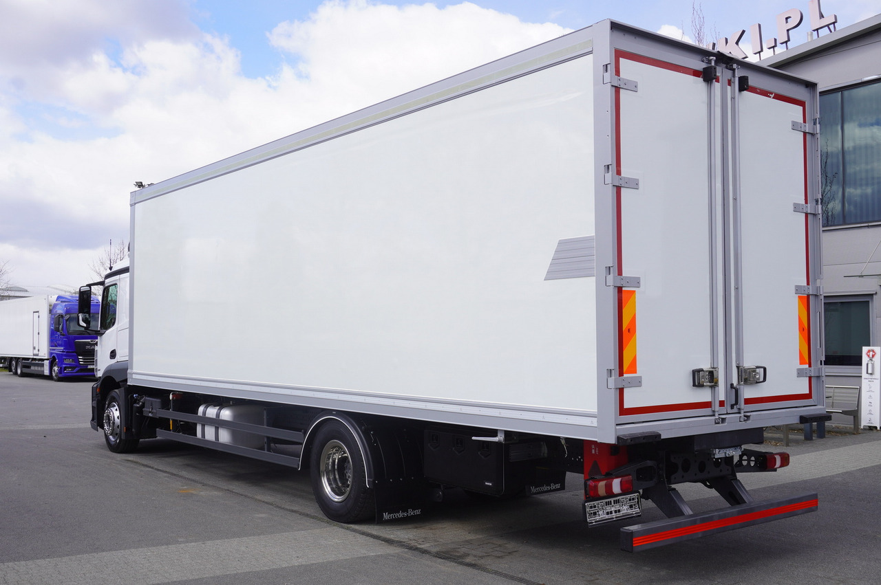 MERCEDES-BENZ Actros 1824 / Refrigerator / Carrier Supra 1250 / Sleeping cabin - Hűtős teherautó: 5 kép. MERCEDES-BENZ Actros 1824 / Refrigerator / Carrier Supra 1250 / Sleeping cabin - Hűtős teherautó: 5 kép.