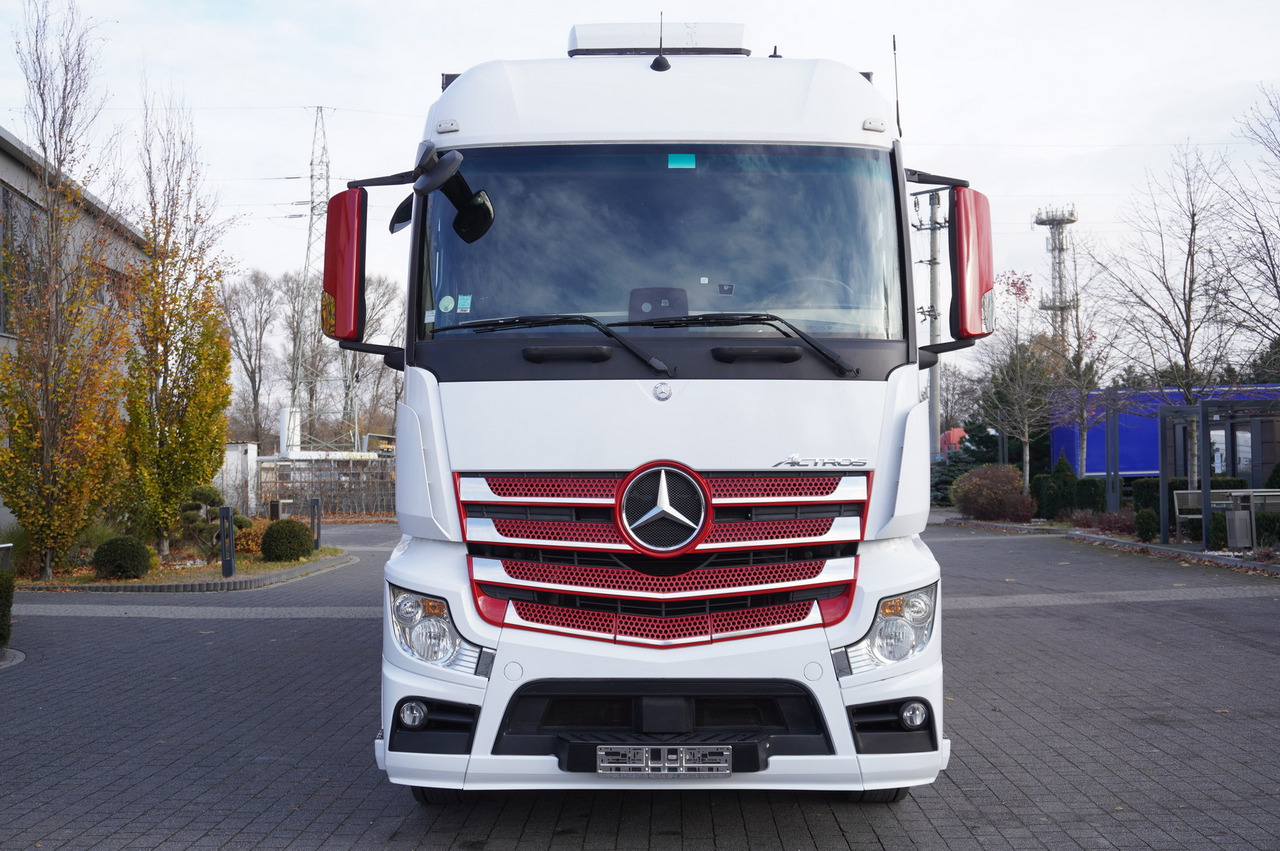 MERCEDES-BENZ Actros 1835 E6 4×2 / Curtainsider 21 pallets / tail lift 1.5t - Ponyvás teherautó: 4 kép. MERCEDES-BENZ Actros 1835 E6 4×2 / Curtainsider 21 pallets / tail lift 1.5t - Ponyvás teherautó: 4 kép.
