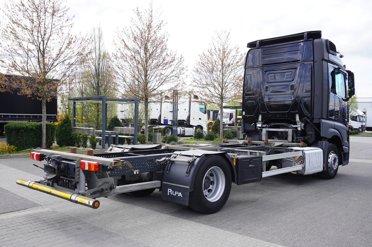 MERCEDES-BENZ Actros 1840 E6 4x2 / Lounge chair BDF - Alvaz teherautó: 4 kép. MERCEDES-BENZ Actros 1840 E6 4x2 / Lounge chair BDF - Alvaz teherautó: 4 kép.