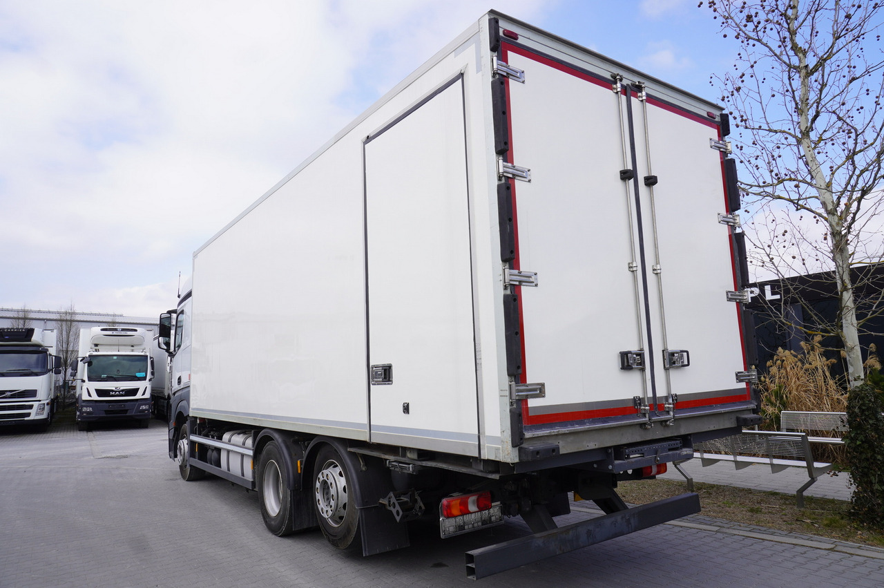 MERCEDES-BENZ Actros 2542 / GIGA cabin / Thermoking 1000R - Hűtős teherautó: 3 kép. MERCEDES-BENZ Actros 2542 / GIGA cabin / Thermoking 1000R - Hűtős teherautó: 3 kép.