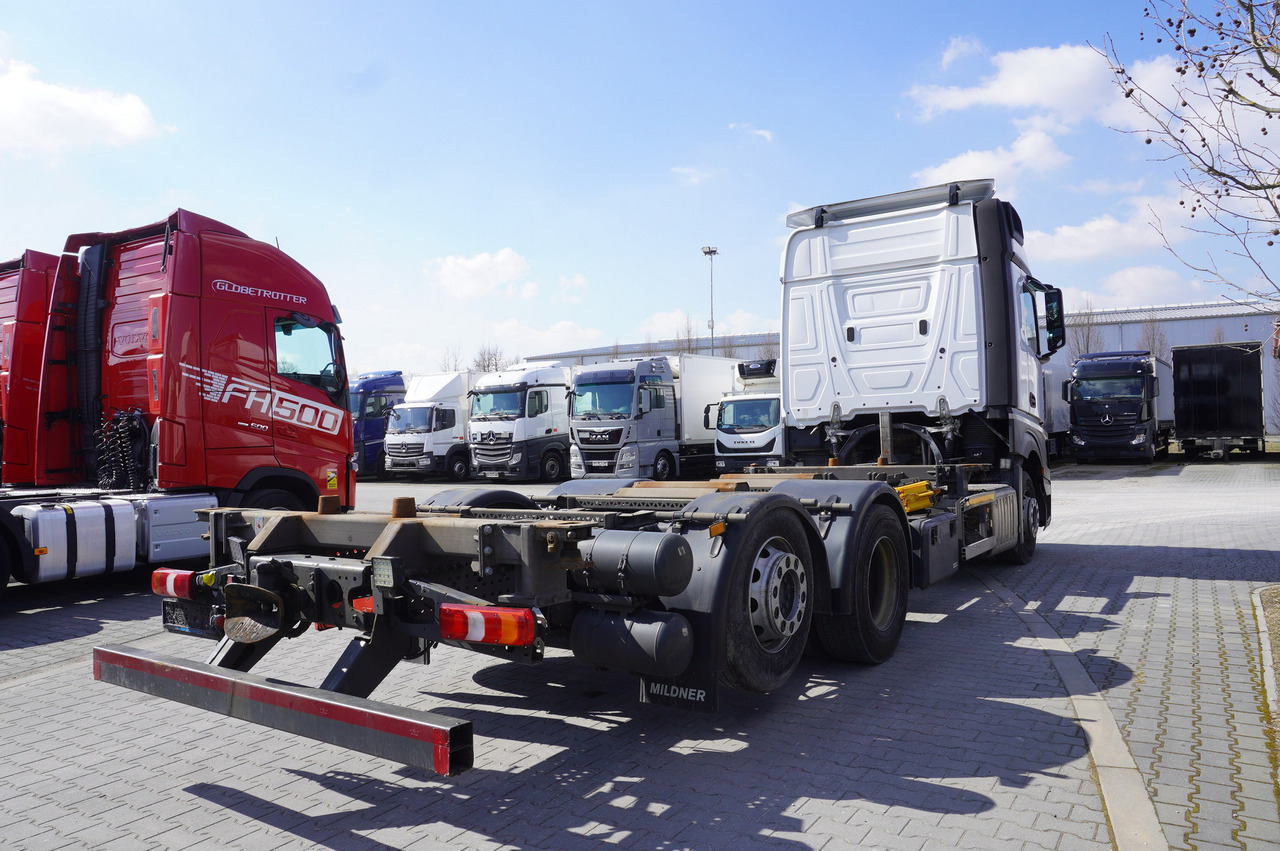 MERCEDES-BENZ Actros 2543 / BDF / Retarder / sleeping cabin - Cserefelépítményes teherautó: 5 kép. MERCEDES-BENZ Actros 2543 / BDF / Retarder / sleeping cabin - Cserefelépítményes teherautó: 5 kép.