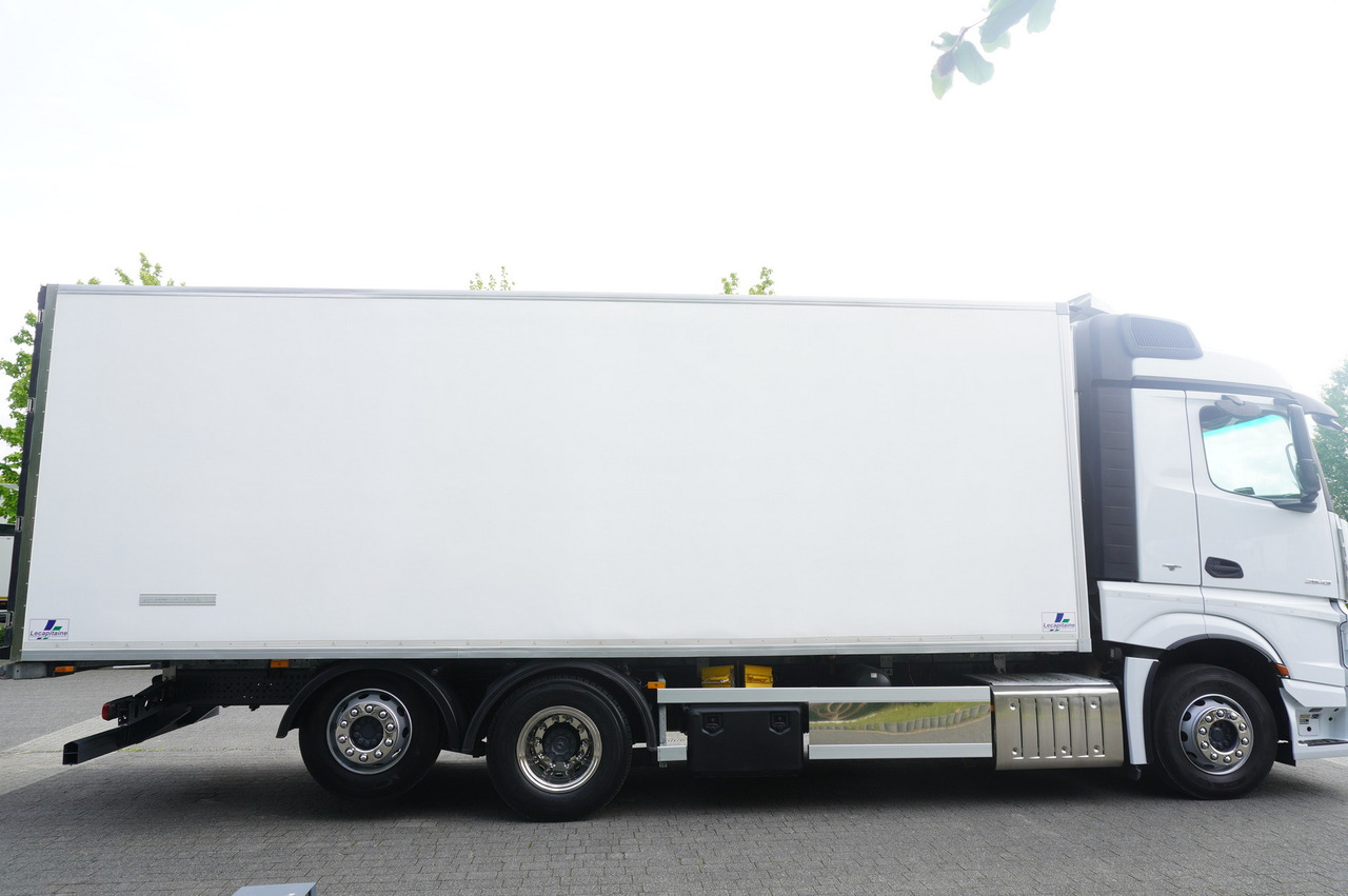 MERCEDES-BENZ Actros 2543 / Lecapitaine Refrigerator Multitemperature / Carrier Supra 950 MT - Hűtős teherautó: 5 kép. MERCEDES-BENZ Actros 2543 / Lecapitaine Refrigerator Multitemperature / Carrier Supra 950 MT - Hűtős teherautó: 5 kép.