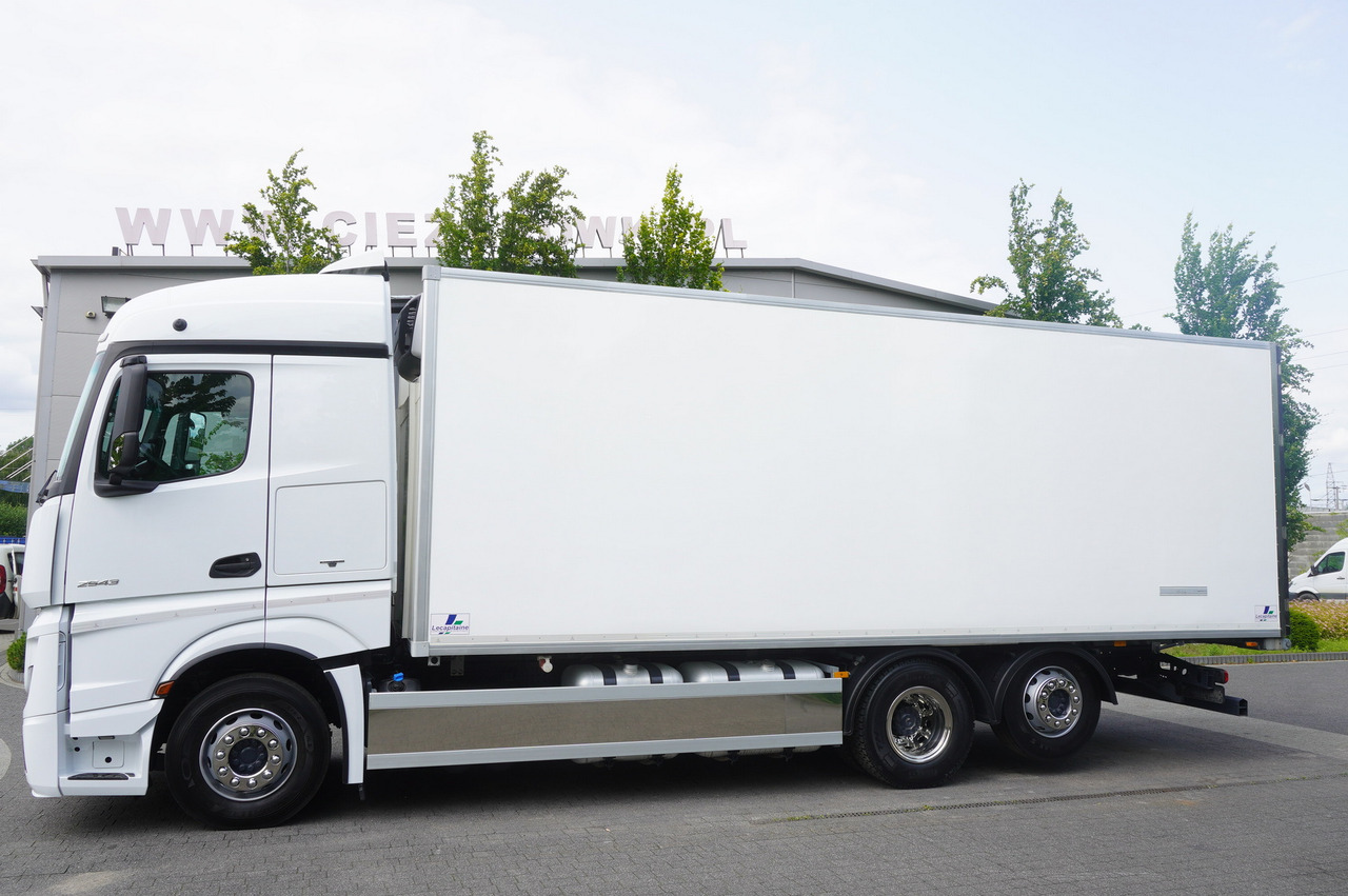 MERCEDES-BENZ Actros 2543 / Lecapitaine Refrigerator Multitemperature / Carrier Supra 950 MT - Hűtős teherautó: 2 kép. MERCEDES-BENZ Actros 2543 / Lecapitaine Refrigerator Multitemperature / Carrier Supra 950 MT - Hűtős teherautó: 2 kép.