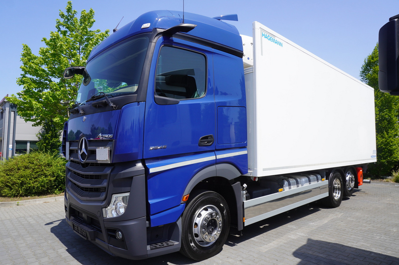 MERCEDES-BENZ Actros 2545 / 2021 / Hagemann refrigerator Multitemperature - Hűtős teherautó: 2 kép. MERCEDES-BENZ Actros 2545 / 2021 / Hagemann refrigerator Multitemperature - Hűtős teherautó: 2 kép.