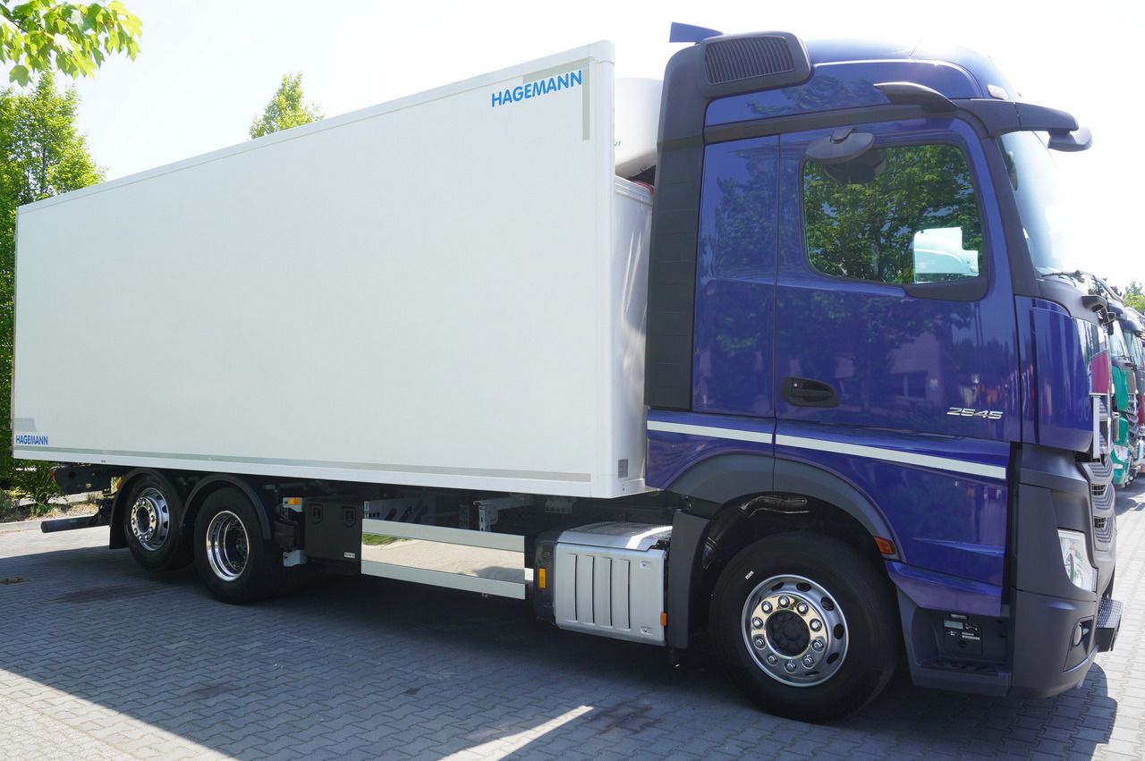 MERCEDES-BENZ Actros 2545 / 2021 / Hagemann refrigerator Multitemperature - Hűtős teherautó: 4 kép. MERCEDES-BENZ Actros 2545 / 2021 / Hagemann refrigerator Multitemperature - Hűtős teherautó: 4 kép.