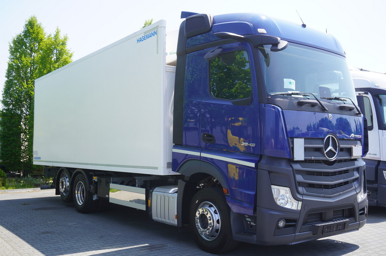 MERCEDES-BENZ Actros 2545 / 2021 / Hagemann refrigerator Multitemperature - Hűtős teherautó: 5 kép. MERCEDES-BENZ Actros 2545 / 2021 / Hagemann refrigerator Multitemperature - Hűtős teherautó: 5 kép.