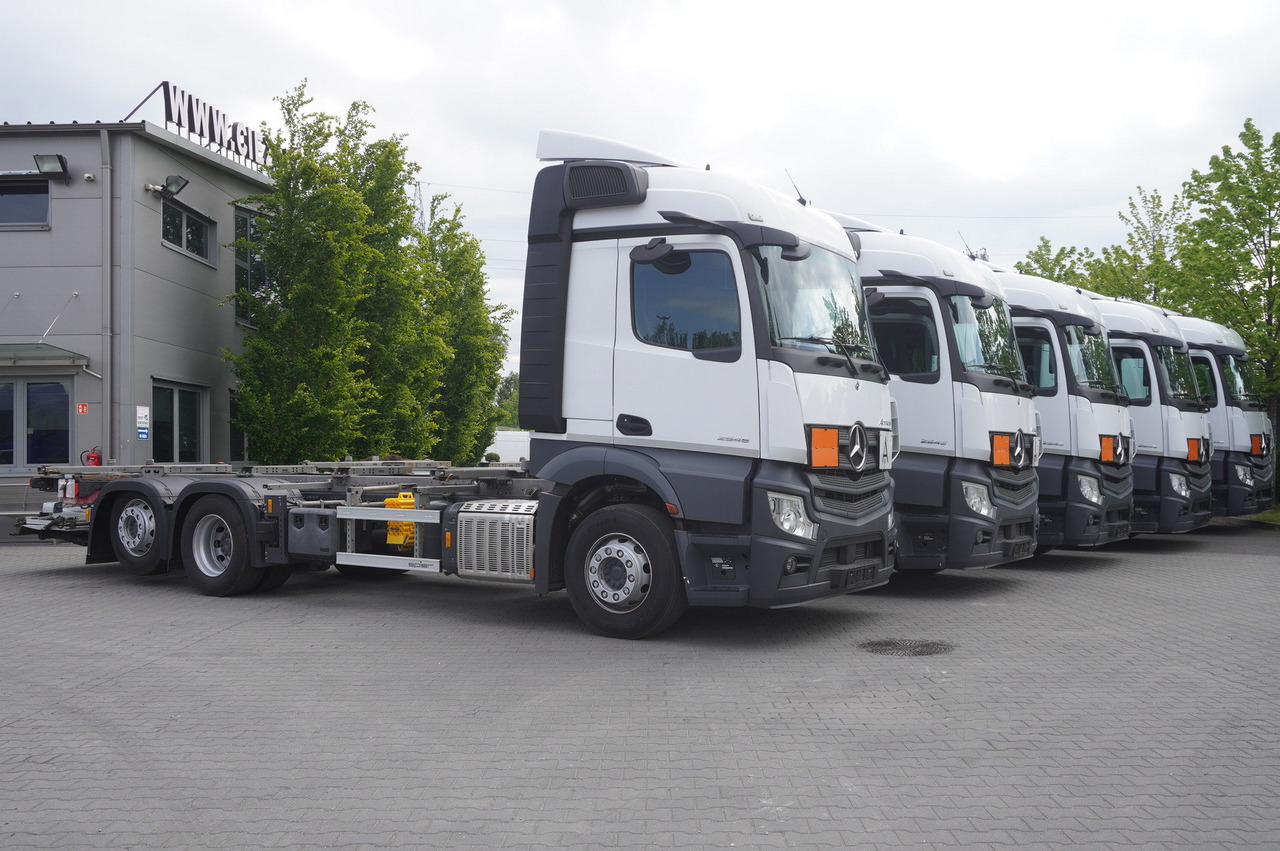 MERCEDES-BENZ Actros 2545 6×2 MP5 / ADR AT / 12 units - Cserefelépítményes teherautó: 2 kép. MERCEDES-BENZ Actros 2545 6×2 MP5 / ADR AT / 12 units - Cserefelépítményes teherautó: 2 kép.