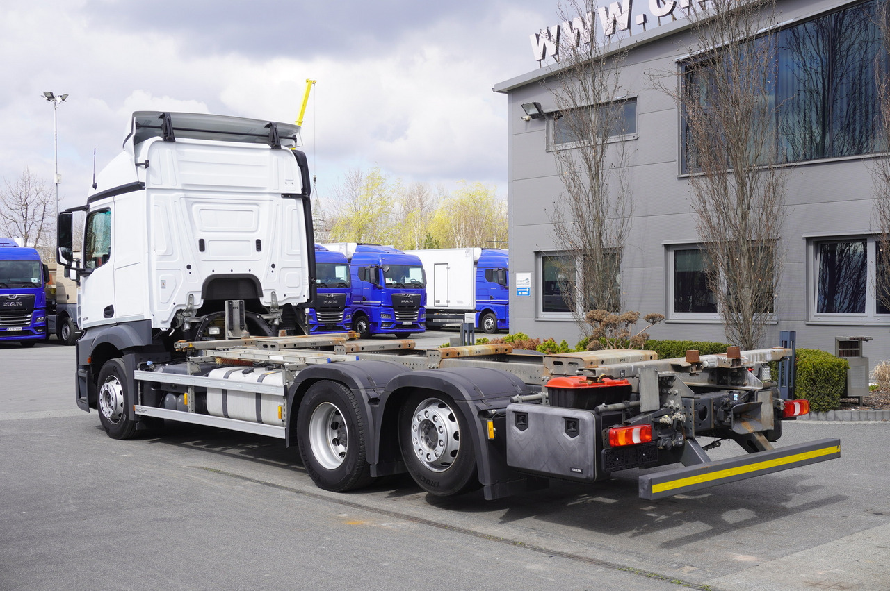 MERCEDES-BENZ Actros 2545 6×2 MP5 / ADR / several units - Cserefelépítményes teherautó: 3 kép. MERCEDES-BENZ Actros 2545 6×2 MP5 / ADR / several units - Cserefelépítményes teherautó: 3 kép.