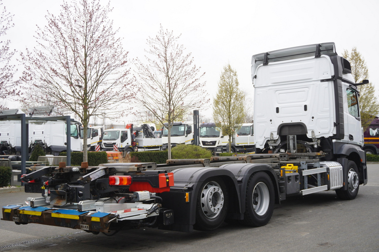 MERCEDES-BENZ Actros 2545 6×2 MP5 / ADR / several units - Cserefelépítményes teherautó: 3 kép. MERCEDES-BENZ Actros 2545 6×2 MP5 / ADR / several units - Cserefelépítményes teherautó: 3 kép.