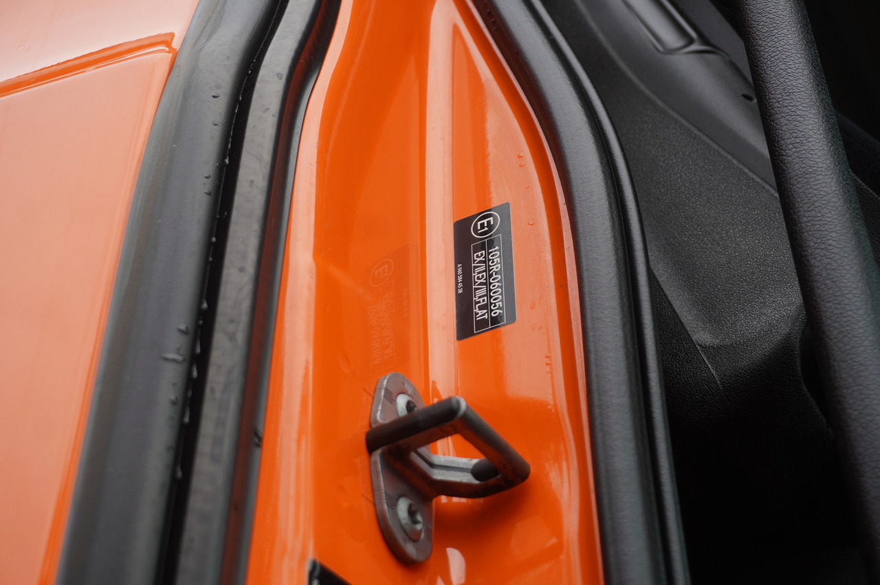 MERCEDES-BENZ Actros 2545 6×2 MP5 / FULL ADR / Curtainsider 17 EPAL - Ponyvás teherautó: 2 kép. MERCEDES-BENZ Actros 2545 6×2 MP5 / FULL ADR / Curtainsider 17 EPAL - Ponyvás teherautó: 2 kép.