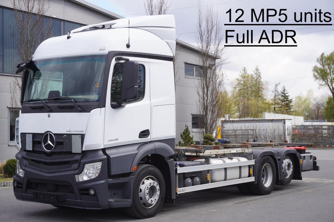 MERCEDES-BENZ Actros 2545 6×2 MP5 / FULL ADR / several units - Cserefelépítményes teherautó: 1 kép. MERCEDES-BENZ Actros 2545 6×2 MP5 / FULL ADR / several units - Cserefelépítményes teherautó: 1 kép.