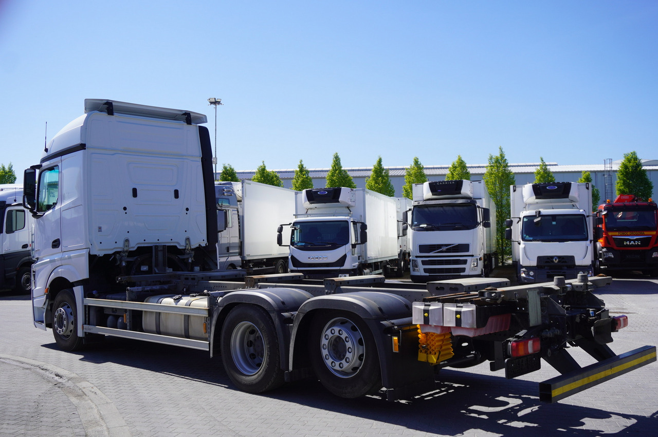 MERCEDES-BENZ Actros 2545 6×2 MP5 / Full ADR / BDF - Cserefelépítményes teherautó: 3 kép. MERCEDES-BENZ Actros 2545 6×2 MP5 / Full ADR / BDF - Cserefelépítményes teherautó: 3 kép.