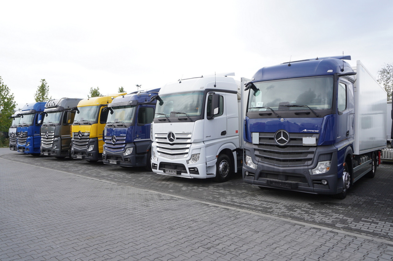 MERCEDES-BENZ Actros 2545 / Multitemperature Refrigerator / several units - Hűtős teherautó: 2 kép. MERCEDES-BENZ Actros 2545 / Multitemperature Refrigerator / several units - Hűtős teherautó: 2 kép.