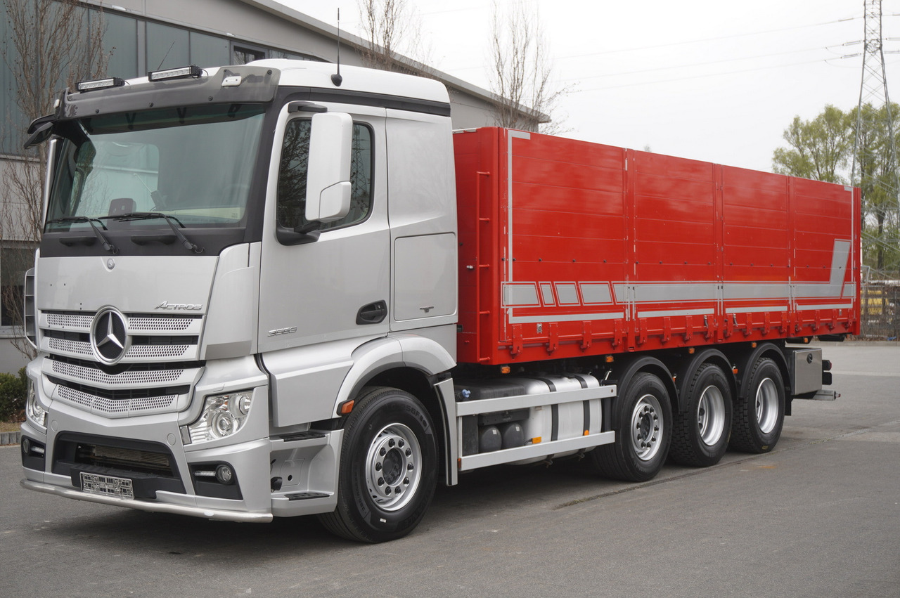 MERCEDES-BENZ Actros 3563 8x4 / Tipper for grain 20 t load capacity - Billenőplatós teherautó: 2 kép. MERCEDES-BENZ Actros 3563 8x4 / Tipper for grain 20 t load capacity - Billenőplatós teherautó: 2 kép.