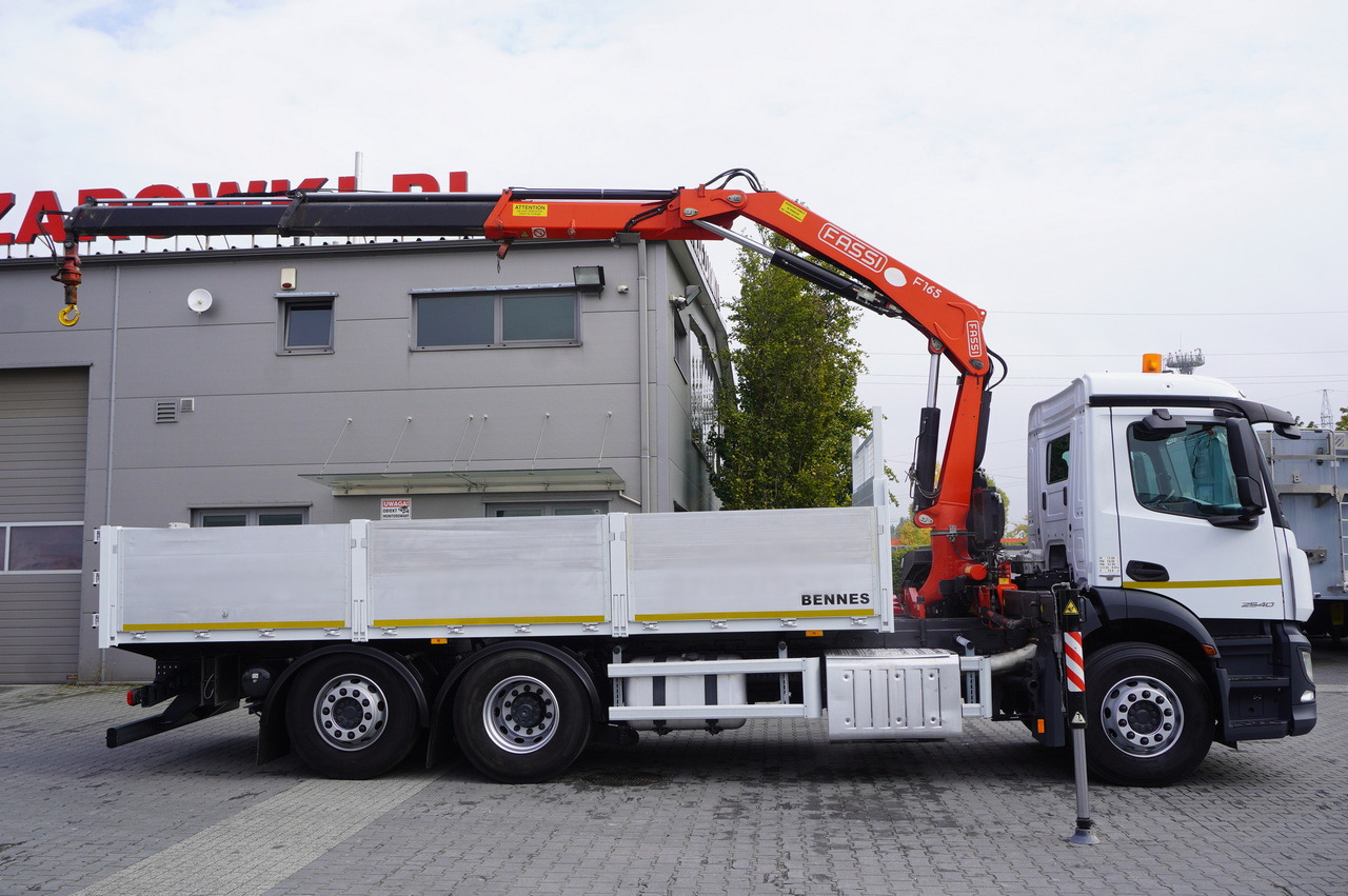 MERCEDES-BENZ Antos 2540 / Flatbed 15 EPAL / Fassi F165 / 6.1 t / 8 m reach / remote control / rotator / 1600 MTH / steered axle - Platós teherautó, Darus autó: 2 kép. MERCEDES-BENZ Antos 2540 / Flatbed 15 EPAL / Fassi F165 / 6.1 t / 8 m reach / remote control / rotator / 1600 MTH / steered axle - Platós teherautó, Darus autó: 2 kép.