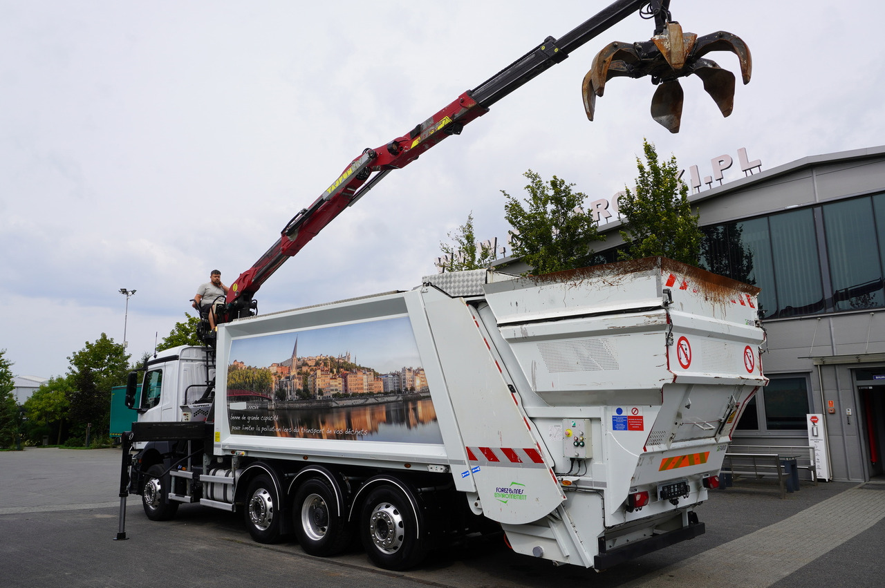 MERCEDES-BENZ Antos 3240 8x2 / Tajfun 5T crane / Farid Industries garbage truck/ 3 steered axles - Szemetesautó: 2 kép. MERCEDES-BENZ Antos 3240 8x2 / Tajfun 5T crane / Farid Industries garbage truck/ 3 steered axles - Szemetesautó: 2 kép.