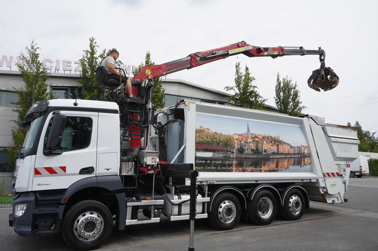 MERCEDES-BENZ Antos 3240 8x2 / Tajfun 5T crane / Farid Industries garbage truck/ 3 steered axles - Szippantós autó: 1 kép. MERCEDES-BENZ Antos 3240 8x2 / Tajfun 5T crane / Farid Industries garbage truck/ 3 steered axles - Szippantós autó: 1 kép.