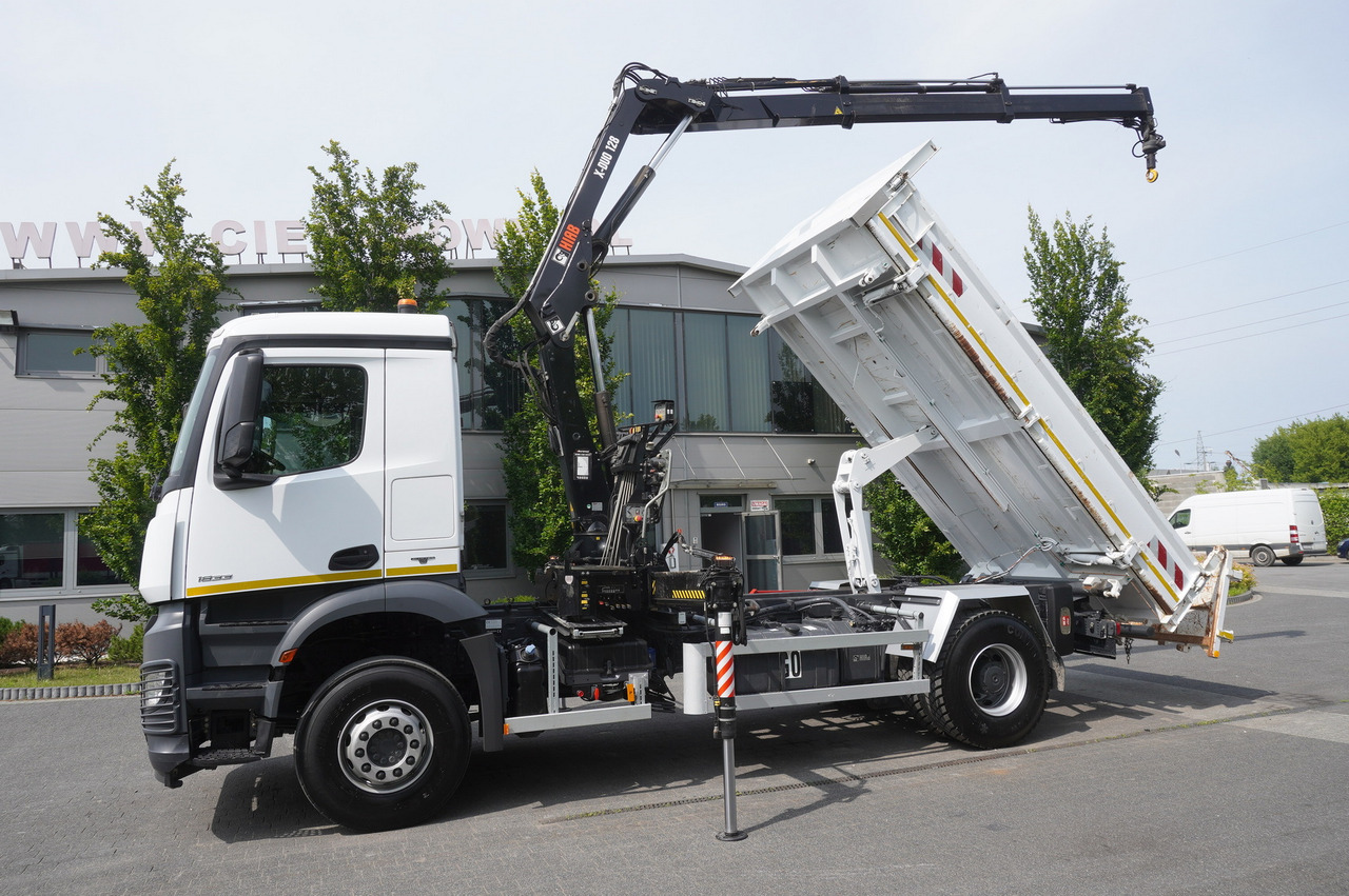 MERCEDES-BENZ Arocs 1833 / 87,000 km!!! / Hds HIAB X-DUO 128 B-2 / three-sided tipper - Platós teherautó, Darus autó: 4 kép. MERCEDES-BENZ Arocs 1833 / 87,000 km!!! / Hds HIAB X-DUO 128 B-2 / three-sided tipper - Platós teherautó, Darus autó: 4 kép.