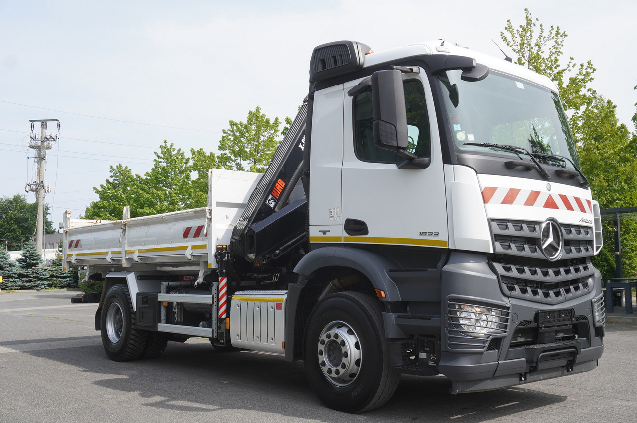 Billenőplatós teherautó, Darus autó MERCEDES-BENZ Arocs 1833 / 87,000 km!!! / Hds HIAB X-DUO 128 B-2 / three-sided tipper: 7 kép.