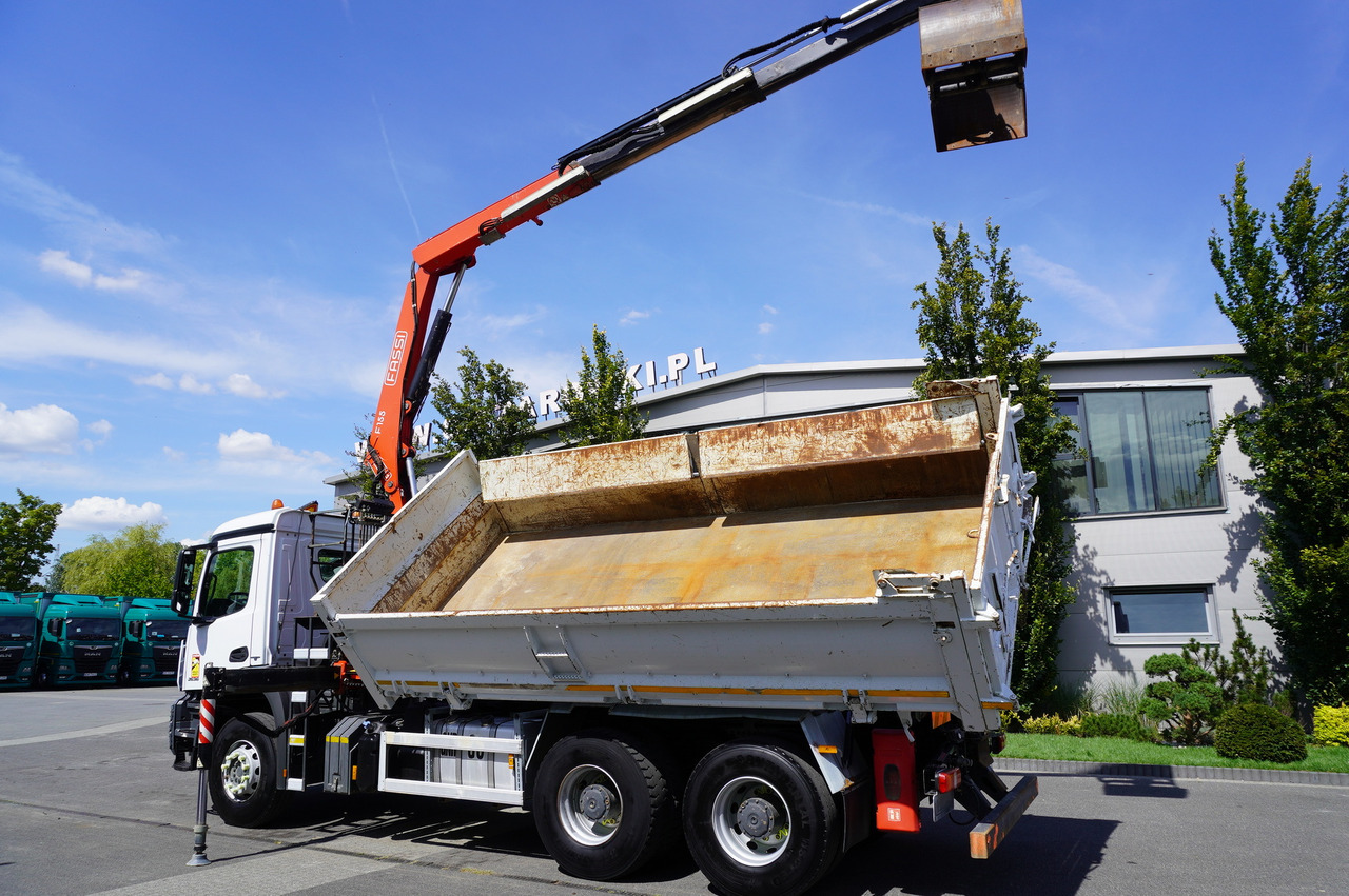 MERCEDES-BENZ Arocs 2636 / 6x4 / HDS Fassi / 3-Way Tipper / Bortmatic - Billenőplatós teherautó, Darus autó: 3 kép. MERCEDES-BENZ Arocs 2636 / 6x4 / HDS Fassi / 3-Way Tipper / Bortmatic - Billenőplatós teherautó, Darus autó: 3 kép.