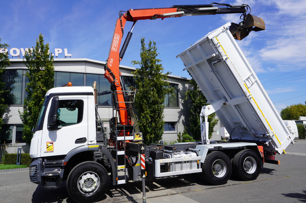 Billenőplatós teherautó, Darus autó MERCEDES-BENZ Arocs 2636 / 6x4 / HDS Fassi / 3-Way Tipper / Bortmatic: 8 kép.