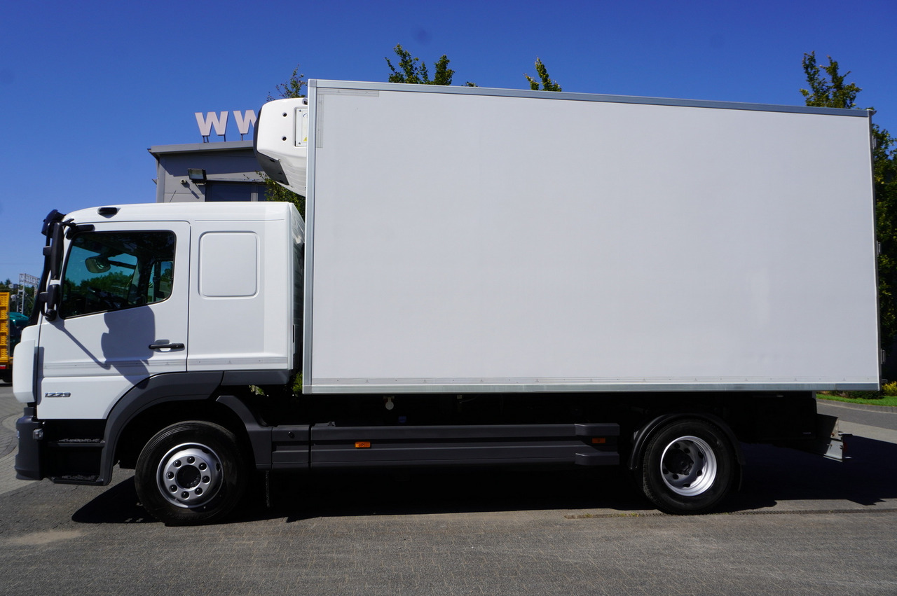 MERCEDES-BENZ Atego 1223 / Bitemperature Refrigerator 12 EPAL / Full ADR / Sleeper cab / 175 tho. km - Hűtős teherautó: 2 kép. MERCEDES-BENZ Atego 1223 / Bitemperature Refrigerator 12 EPAL / Full ADR / Sleeper cab / 175 tho. km - Hűtős teherautó: 2 kép.