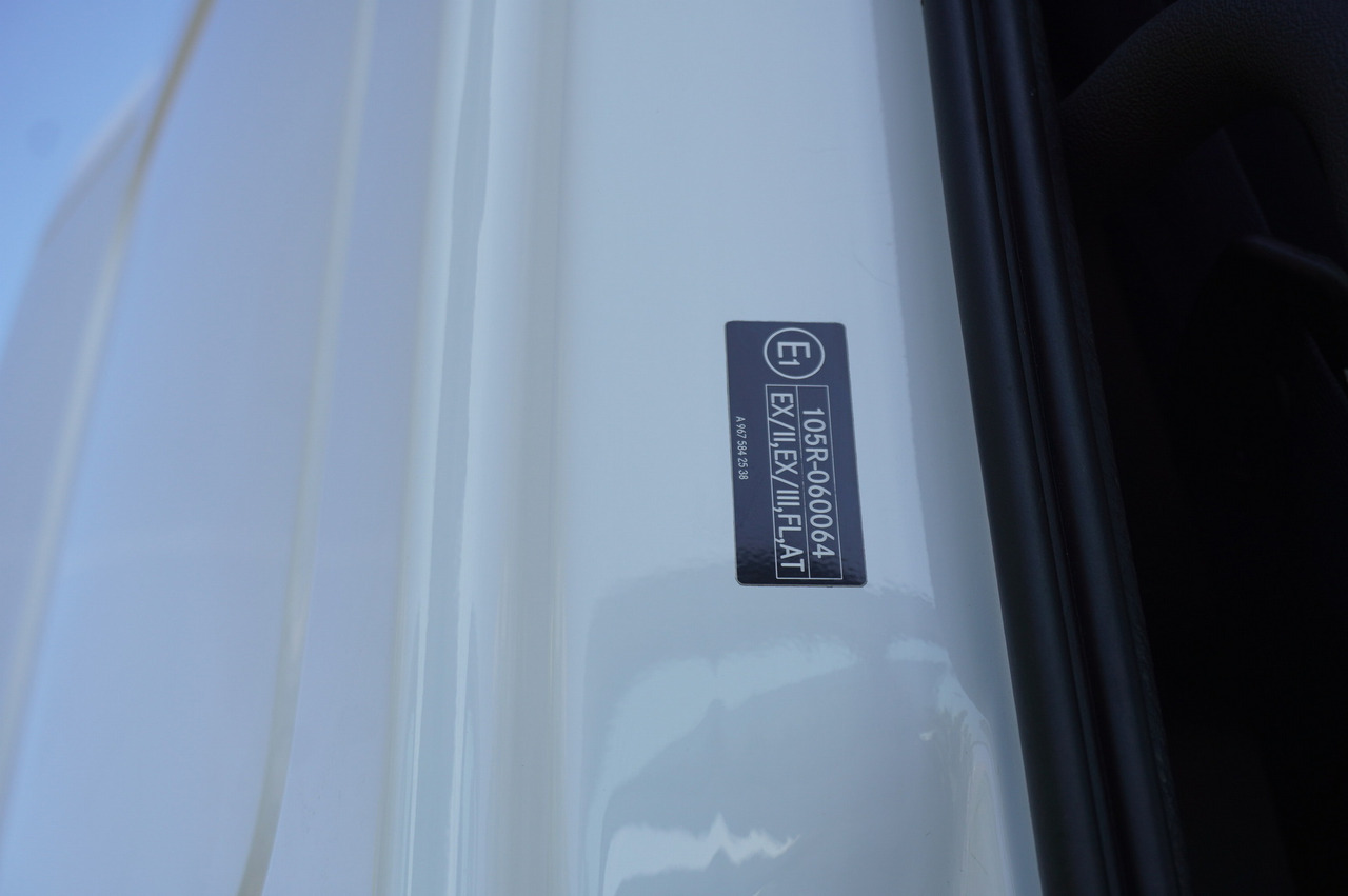 MERCEDES-BENZ Atego 1223 / Lamberet Refrigerator / Full ADR / Sleeper cab / 175 tho. km - Hűtős teherautó: 3 kép. MERCEDES-BENZ Atego 1223 / Lamberet Refrigerator / Full ADR / Sleeper cab / 175 tho. km - Hűtős teherautó: 3 kép.