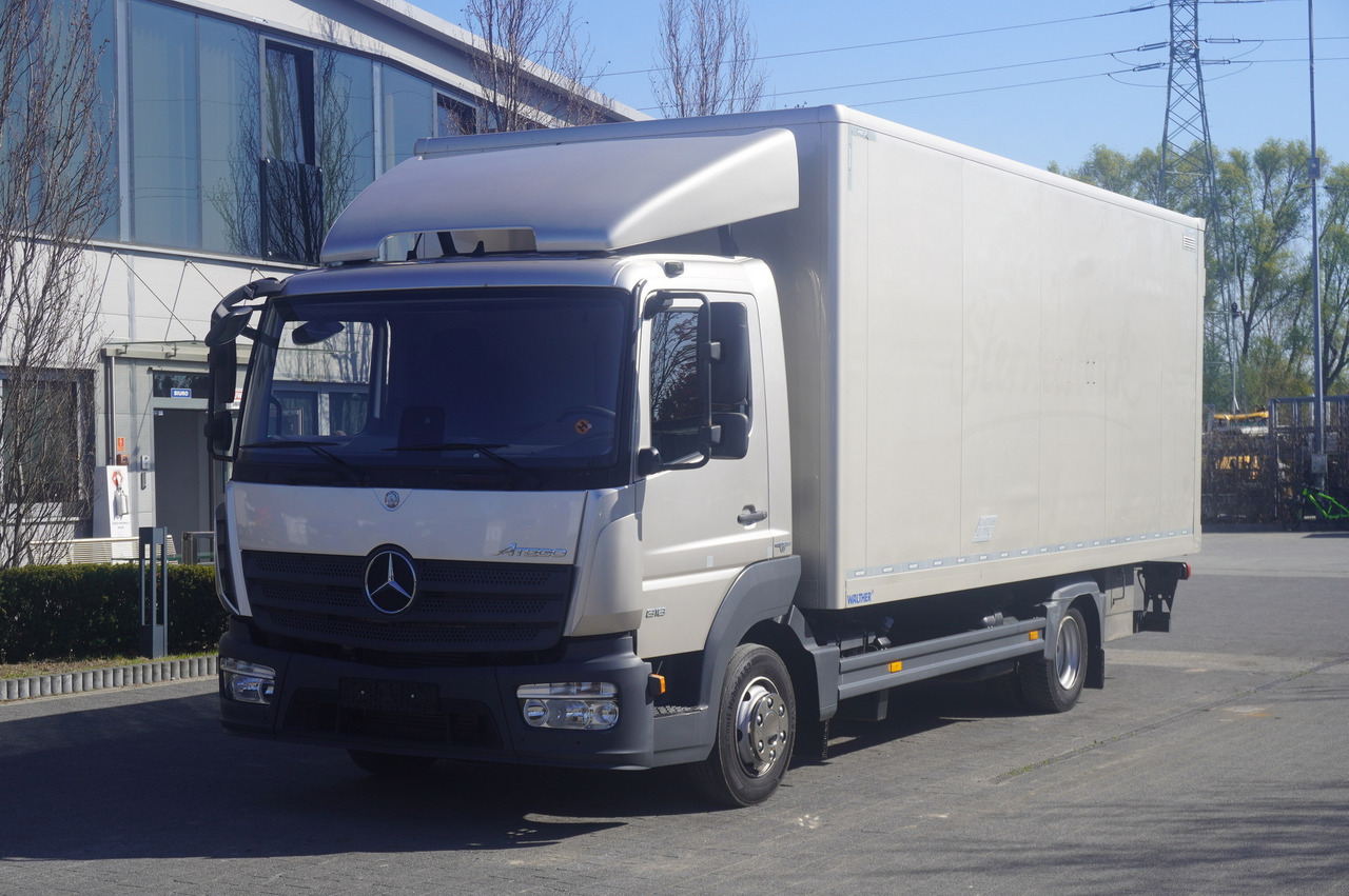 MERCEDES-BENZ Atego 818 / Box superstructure / DAUTEL tailgate 1.5T - Dobozos felépítményű teherautó: 1 kép. MERCEDES-BENZ Atego 818 / Box superstructure / DAUTEL tailgate 1.5T - Dobozos felépítményű teherautó: 1 kép.