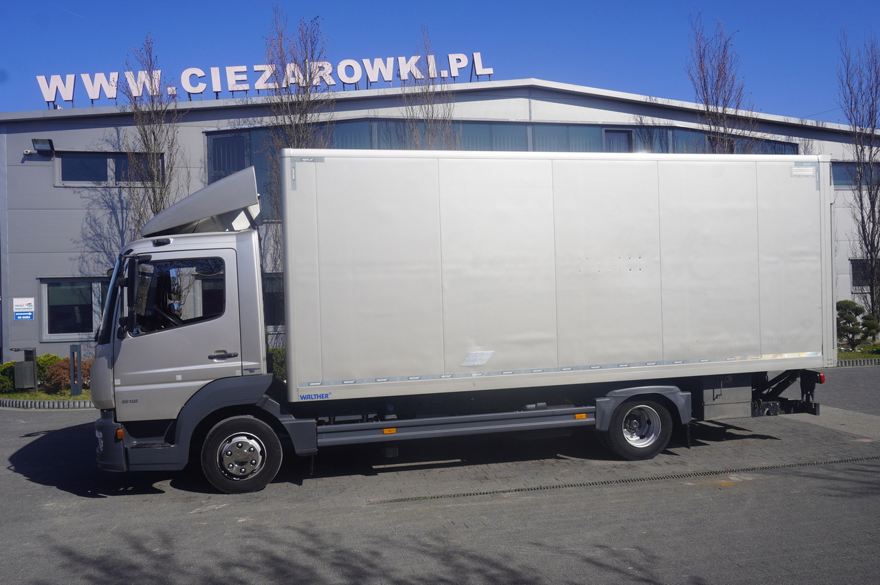 MERCEDES-BENZ Atego 818 / Box superstructure / DAUTEL tailgate 1.5T - Dobozos felépítményű teherautó: 2 kép. MERCEDES-BENZ Atego 818 / Box superstructure / DAUTEL tailgate 1.5T - Dobozos felépítményű teherautó: 2 kép.