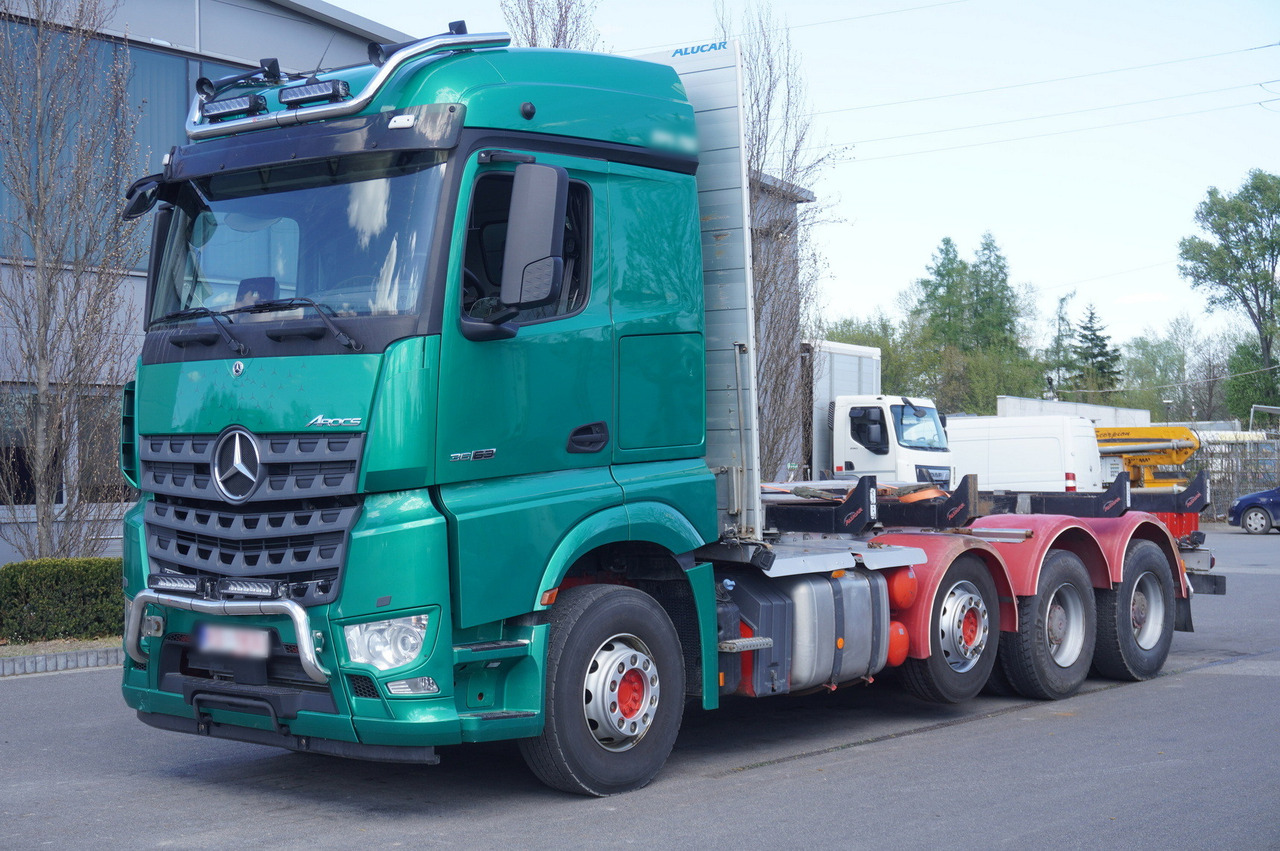 Mercedes-Benz Arocs 3563 8 × 4 / 630 HP / steered axle / Logging superstructure - Rönkszállító teherautó: 3 kép. Mercedes-Benz Arocs 3563 8 × 4 / 630 HP / steered axle / Logging superstructure - Rönkszállító teherautó: 3 kép.