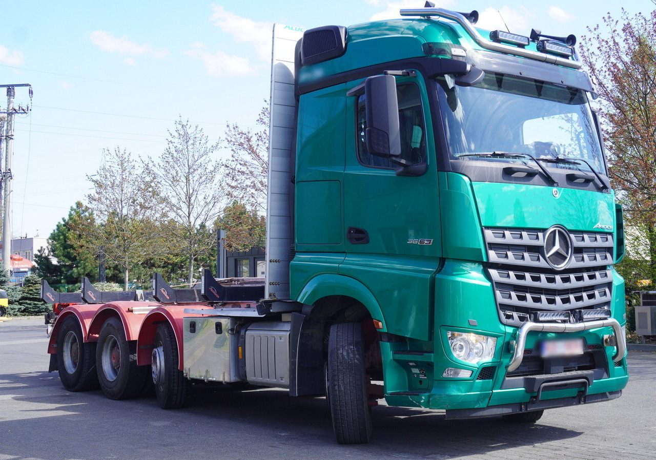 Mercedes-Benz Arocs 3563 8 × 4 / 630 HP / steered axle / Logging superstructure - Rönkszállító teherautó: 1 kép. Mercedes-Benz Arocs 3563 8 × 4 / 630 HP / steered axle / Logging superstructure - Rönkszállító teherautó: 1 kép.