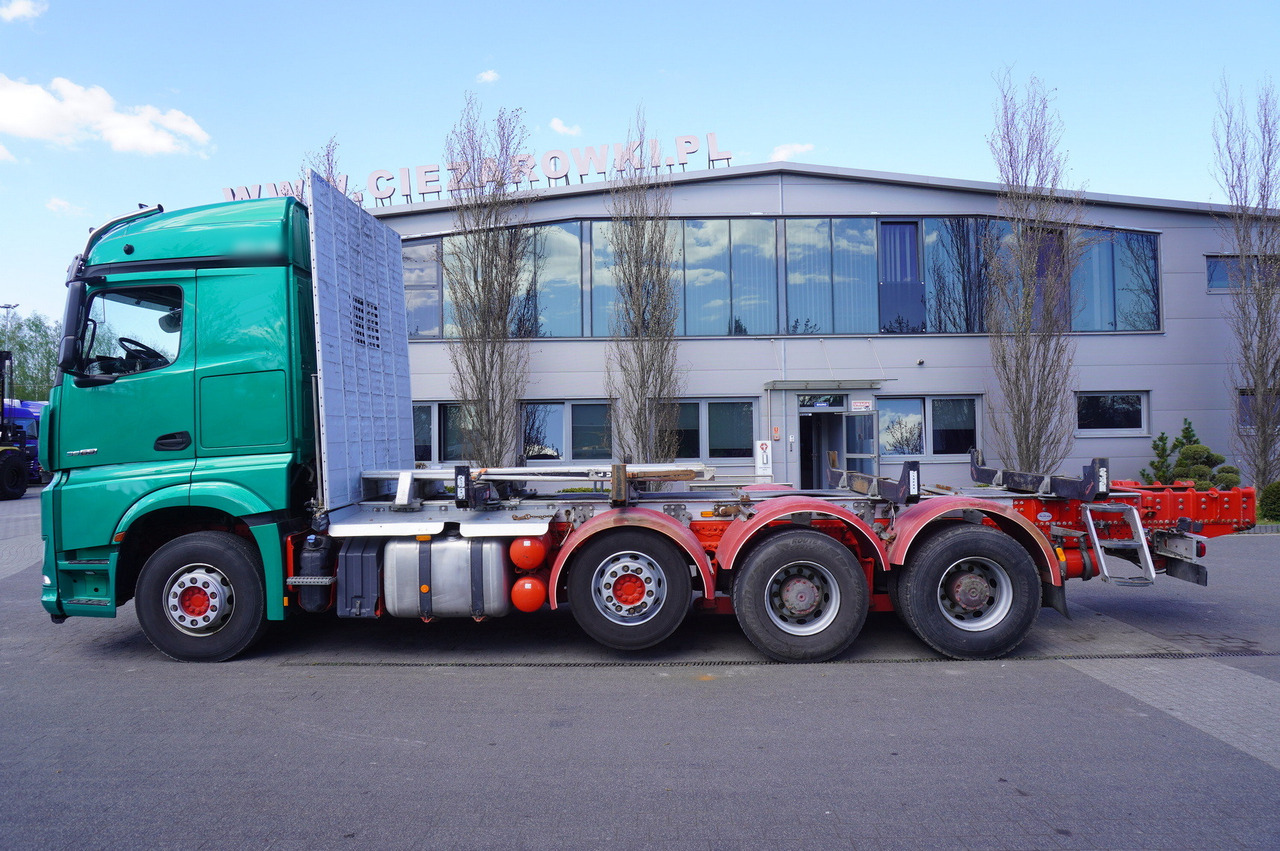 Mercedes-Benz Arocs 3563 8 × 4 / 630 HP / steered axle / Logging superstructure - Rönkszállító teherautó: 4 kép. Mercedes-Benz Arocs 3563 8 × 4 / 630 HP / steered axle / Logging superstructure - Rönkszállító teherautó: 4 kép.