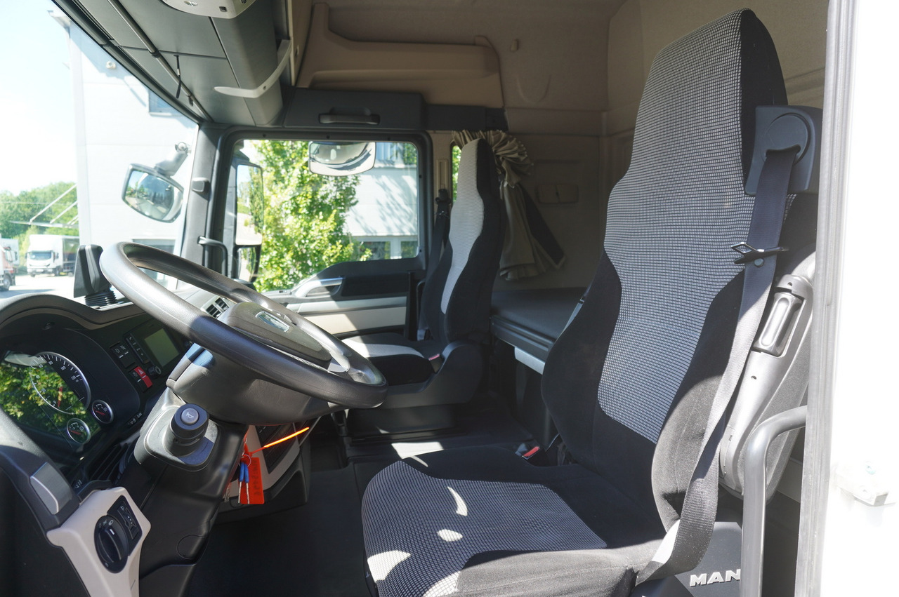 Nyergesvontató MAN TGX 18.420 tractor unit / 190 tho. km: 19 kép.