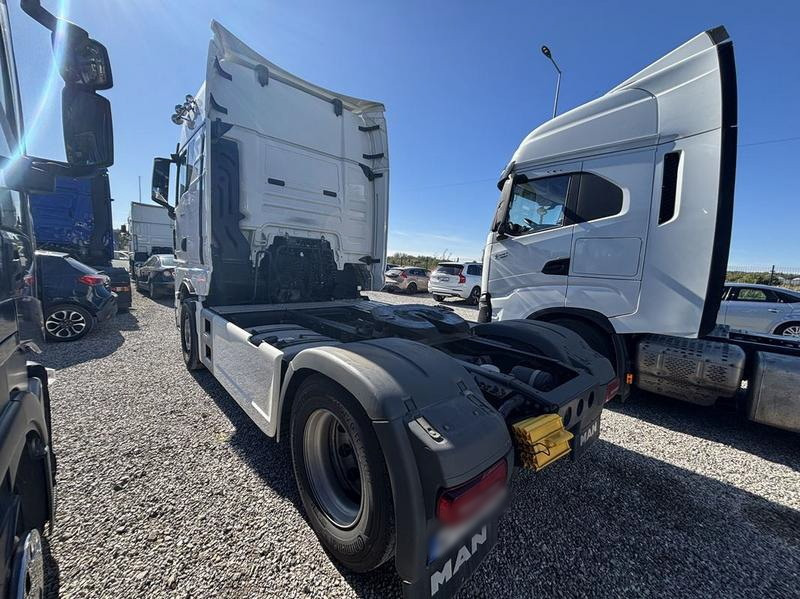 MAN TGX 18.510 4×2 tractor unit / Sleeper cab 2 beds / 2023 / 4 units - Nyergesvontató: 2 kép. MAN TGX 18.510 4×2 tractor unit / Sleeper cab 2 beds / 2023 / 4 units - Nyergesvontató: 2 kép.