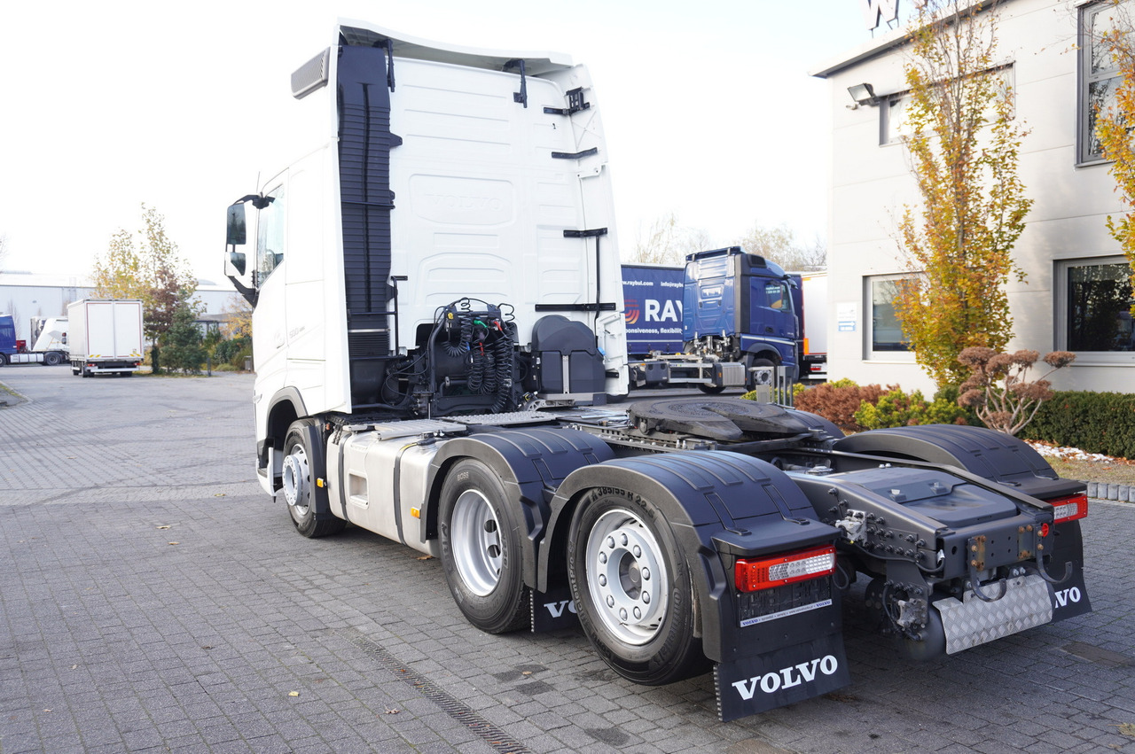 VOLVO FH 500 6x2 Globetrotter XL tractor unit / 2023 / 114 thousand km - Nyergesvontató: 3 kép. VOLVO FH 500 6x2 Globetrotter XL tractor unit / 2023 / 114 thousand km - Nyergesvontató: 3 kép.