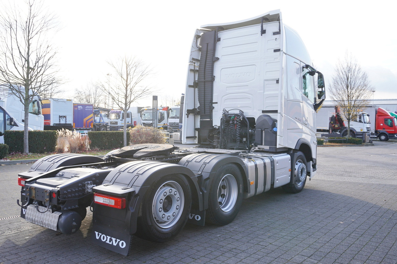 VOLVO FH 500 6x2 Globetrotter XL tractor unit / 2023 / 114 thousand km - Nyergesvontató: 5 kép. VOLVO FH 500 6x2 Globetrotter XL tractor unit / 2023 / 114 thousand km - Nyergesvontató: 5 kép.