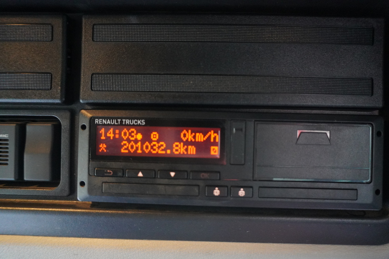 RENAULT C280 DTI 8 / FASSI crane 5.6 T / 560 MTH / range 8 m / Flatbed 15 EPAL - Platós teherautó, Darus autó: 4 kép. RENAULT C280 DTI 8 / FASSI crane 5.6 T / 560 MTH / range 8 m / Flatbed 15 EPAL - Platós teherautó, Darus autó: 4 kép.