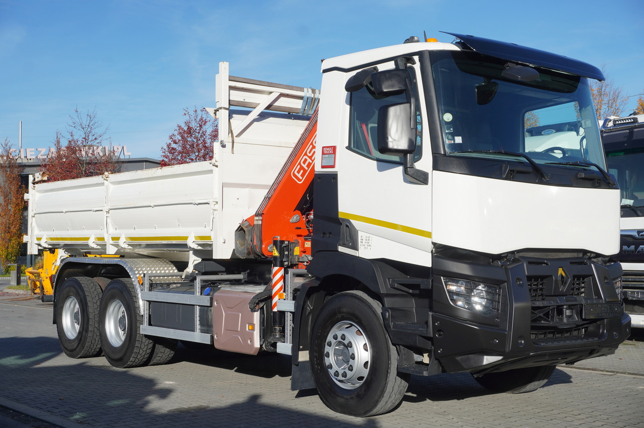 RENAULT C380 E6 6×4 / HDS Fassi F135 2700 MTH / Range 8 m / 5.6 t lifting capacity / 3-side tipper / Bortmatic - Billenőplatós teherautó, Darus autó: 2 kép. RENAULT C380 E6 6×4 / HDS Fassi F135 2700 MTH / Range 8 m / 5.6 t lifting capacity / 3-side tipper / Bortmatic - Billenőplatós teherautó, Darus autó: 2 kép.