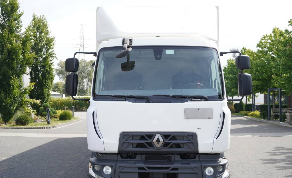 RENAULT D12 E6 / Container 18 pallets / tail lift - Dobozos felépítményű teherautó: 4 kép. RENAULT D12 E6 / Container 18 pallets / tail lift - Dobozos felépítményű teherautó: 4 kép.