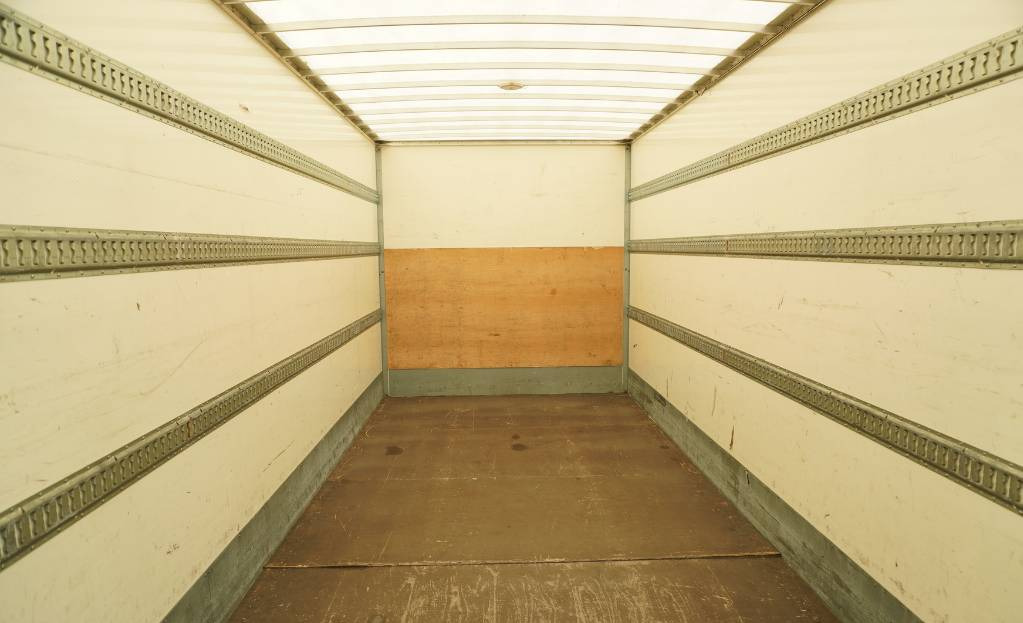 RENAULT D12 E6 / Container 18 pallets / tail lift - Dobozos felépítményű teherautó: 5 kép. RENAULT D12 E6 / Container 18 pallets / tail lift - Dobozos felépítményű teherautó: 5 kép.