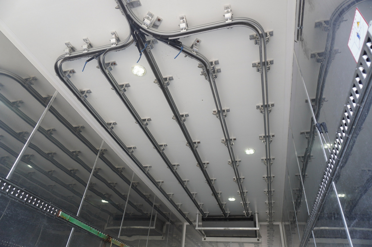 RENAULT D13 / 90 tho km !!! / Meat hook refrigerator / Thermoking T800R / 2 units - Hűtős teherautó: 3 kép. RENAULT D13 / 90 tho km !!! / Meat hook refrigerator / Thermoking T800R / 2 units - Hűtős teherautó: 3 kép.