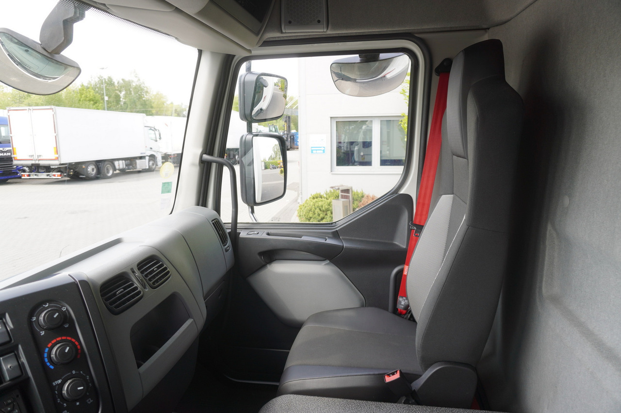 Hűtős teherautó a következők szállításához hús RENAULT D13 / 90 tho km !!! / Meat hook refrigerator / Thermoking T800R / 2 units: 23 kép.