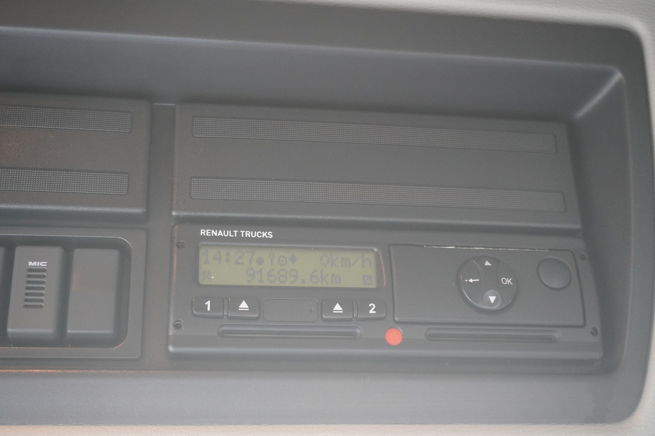 RENAULT D13 / 90 tho km !!! / Meat hook refrigerator / Thermoking T800R / 2 units - Hűtős teherautó: 2 kép. RENAULT D13 / 90 tho km !!! / Meat hook refrigerator / Thermoking T800R / 2 units - Hűtős teherautó: 2 kép.