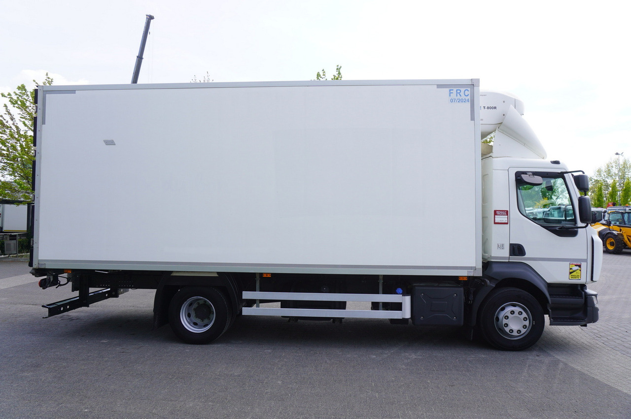 RENAULT D13 / 90 tho km !!! / Meat hook refrigerator / Thermoking T800R / 2 units - Hűtős teherautó: 5 kép. RENAULT D13 / 90 tho km !!! / Meat hook refrigerator / Thermoking T800R / 2 units - Hűtős teherautó: 5 kép.