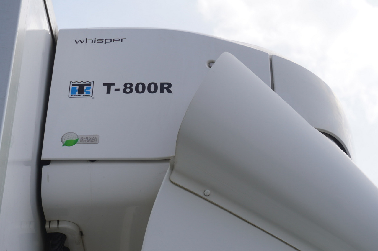 Hűtős teherautó a következők szállításához hús RENAULT D13 / 90 tho km !!! / Meat hook refrigerator / Thermoking T800R / 2 units: 12 kép.