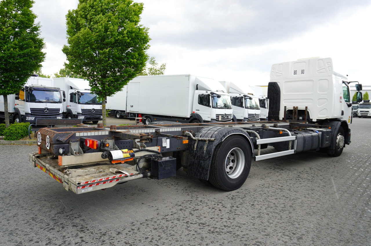 RENAULT D19 Wide Glob / BDF / load capacity 11t / 280 thousand km / tail lift - Alvaz teherautó: 5 kép. RENAULT D19 Wide Glob / BDF / load capacity 11t / 280 thousand km / tail lift - Alvaz teherautó: 5 kép.