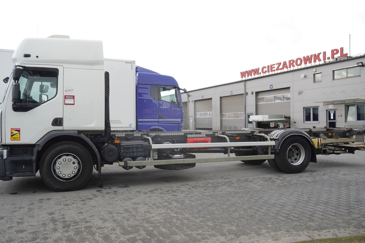 RENAULT D19 Wide Glob / BDF / load capacity 11t / 280 thousand km / tail lift - Alvaz teherautó: 4 kép. RENAULT D19 Wide Glob / BDF / load capacity 11t / 280 thousand km / tail lift - Alvaz teherautó: 4 kép.